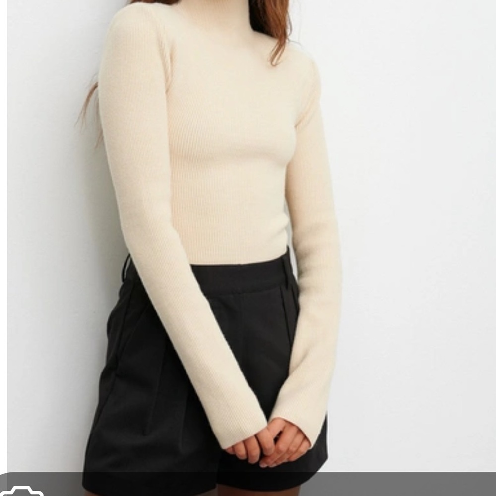 Na-Kd Claire Rose Cream Shoulder Padded Ribbed Sweater